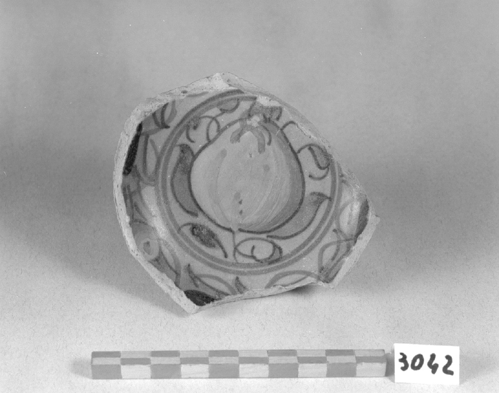 motivo decorativo fitomorfo (piatto, frammento) - produzione veneziana (seconda metà sec. XVI)