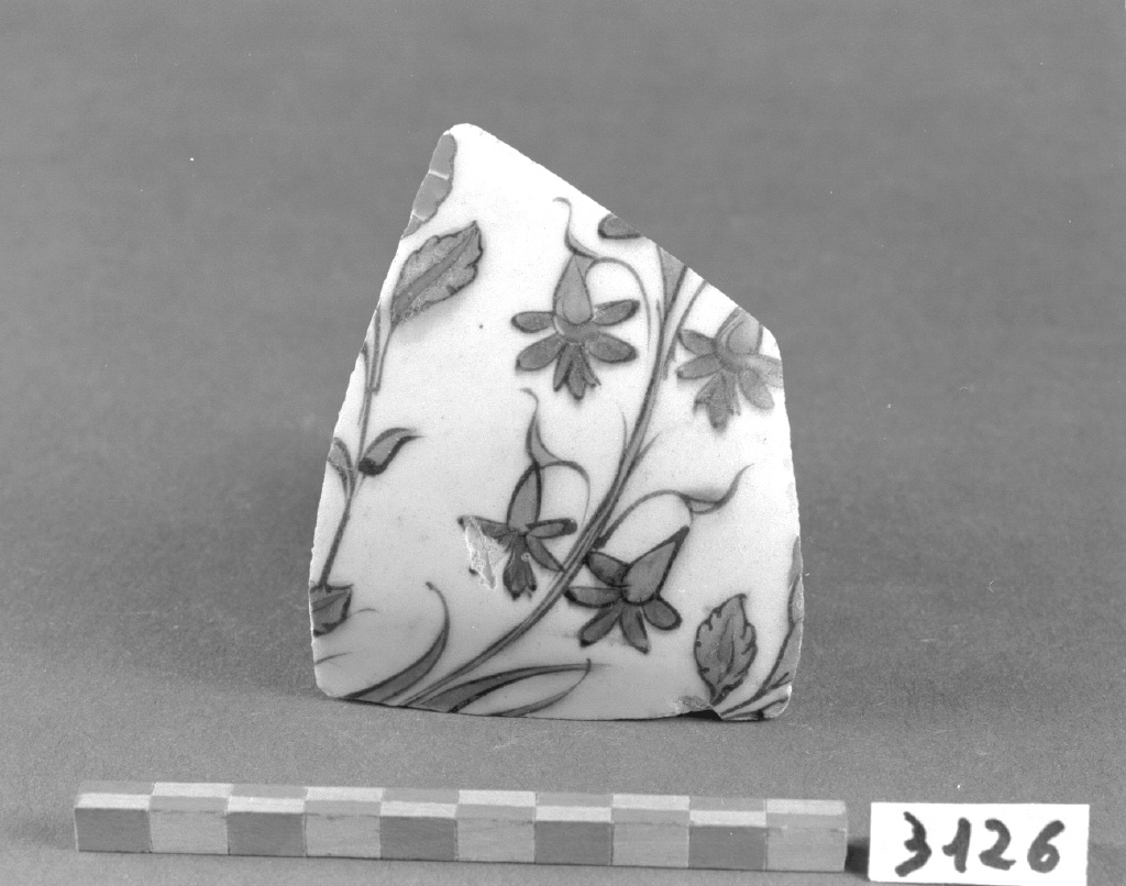 motivo decorativo fitomorfo (vaso, frammento) - manifattura turca/ Iznik (metà sec. XVI)