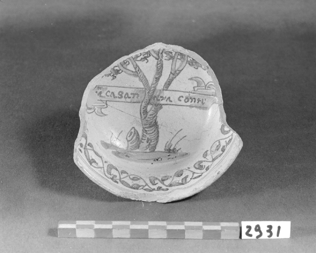 motivo decorativo fitomorfo (scodella, opera isolata) - produzione veneziana (fine/inizio secc. XVI/ XVII)