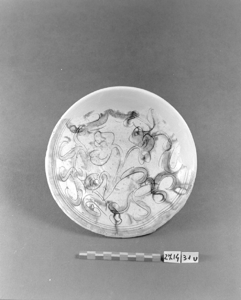 motivi decorativi vegetali (catino, opera isolata) - produzione veneziana (fine sec. XVI)