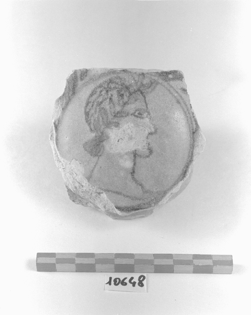 figura maschile (alzata, frammento) - produzione veneziana (sec. XVI)