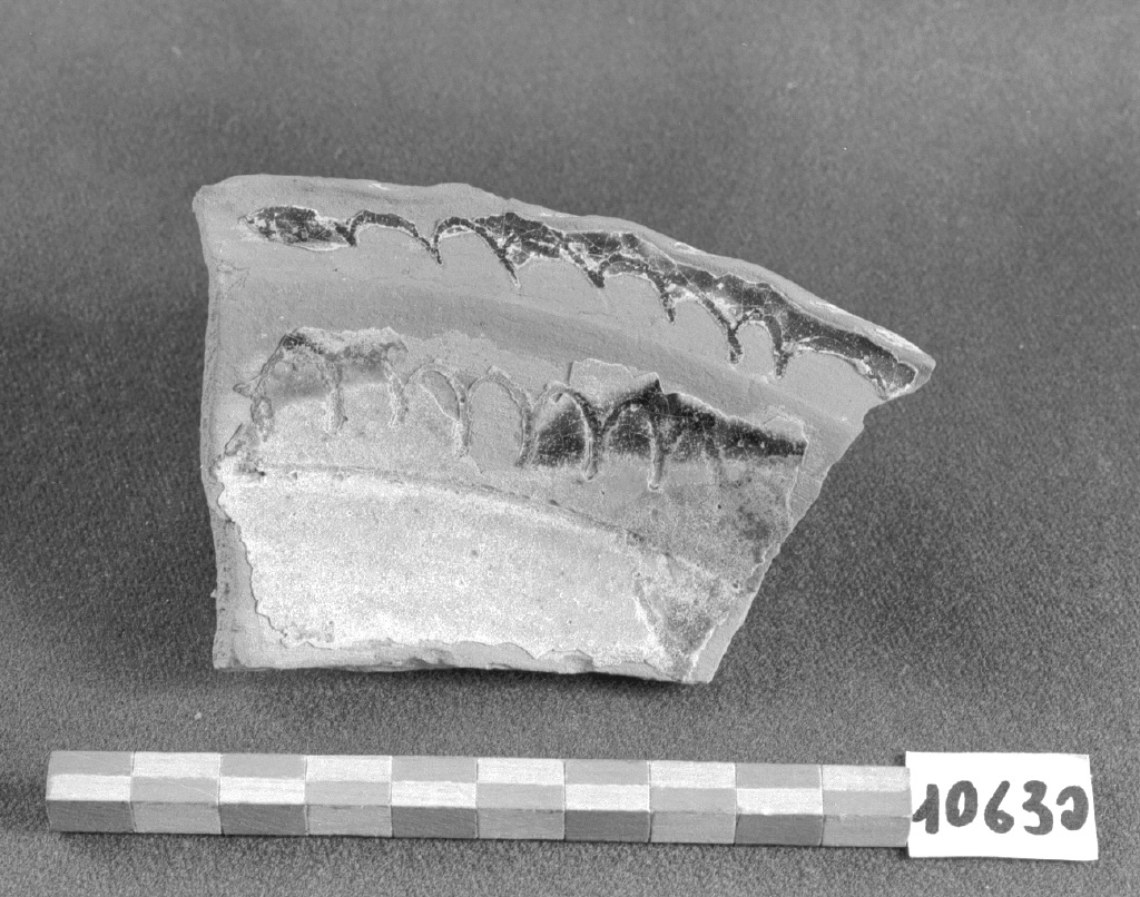 motivi decorativi (bacino, frammento) - produzione veneziana (secc. XIII/ XIV)