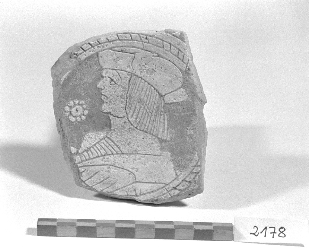 busto maschile (piatto, frammento) - produzione veneziana (inizio sec. XVI)