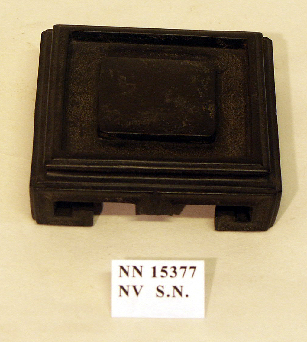 base, opera isolata - ambito Asia centro-orientale (sec. XIX)