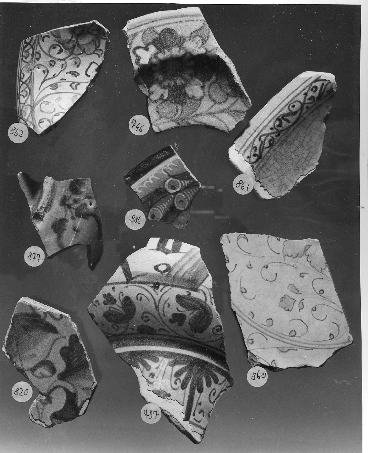 fiori (piatto, frammento) - ambito veneto (secc. XV/ XVI)