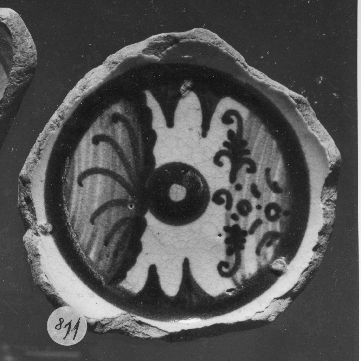 motivi decorativi (piatto, frammento) - ambito veneto (secc. XV/ XVI)