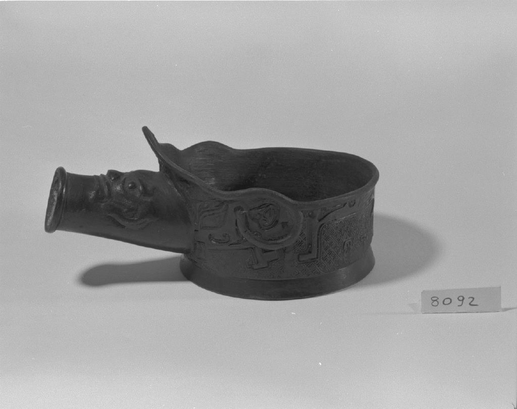 motivi decorativi vegetali e animali (tazza, opera isolata) - ambito cinese (secc. XVII/ XIX)