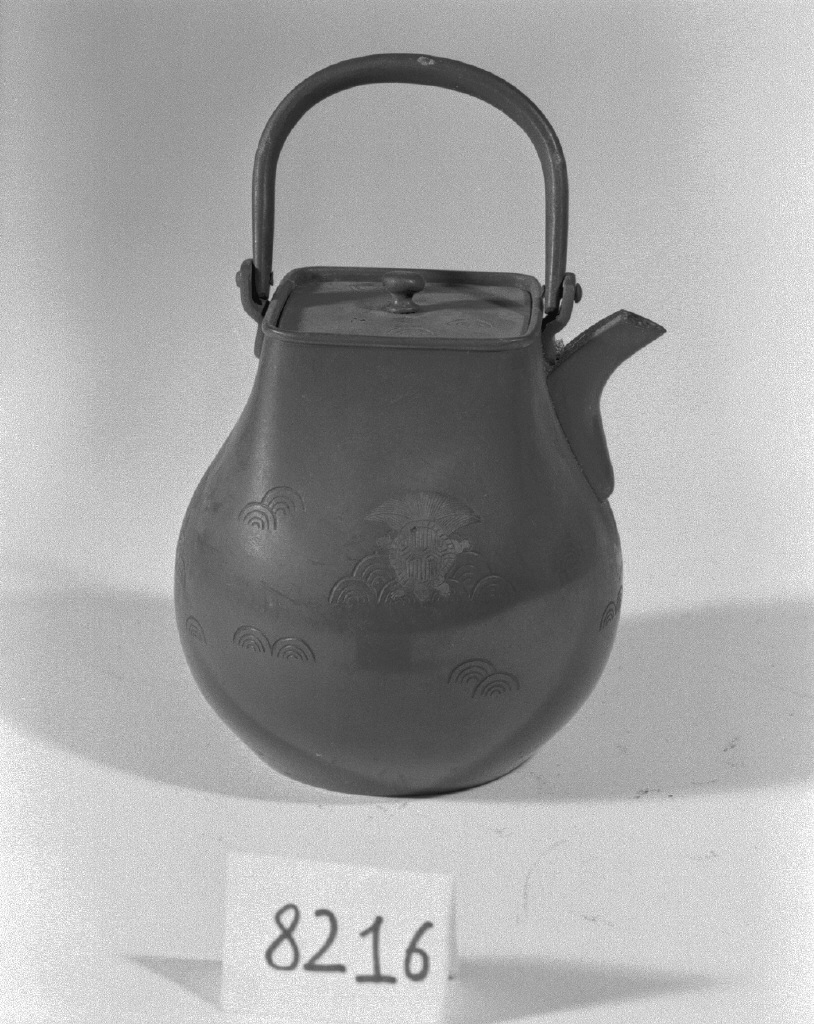 motivi decorativi zoomorfi (bricco, opera isolata) - ambito giapponese (secc. XVII/ XIX)