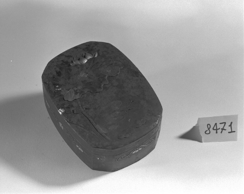 motivi decorativi vegetali e animali (scatola, opera isolata) - ambito giapponese (secc. XVII/ XIX)