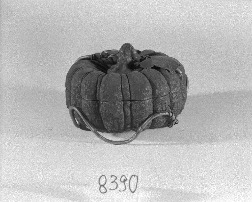 zucca, motivi decorativi vegetali (scatola, opera isolata) - ambito giapponese (secc. XVII/ XIX)