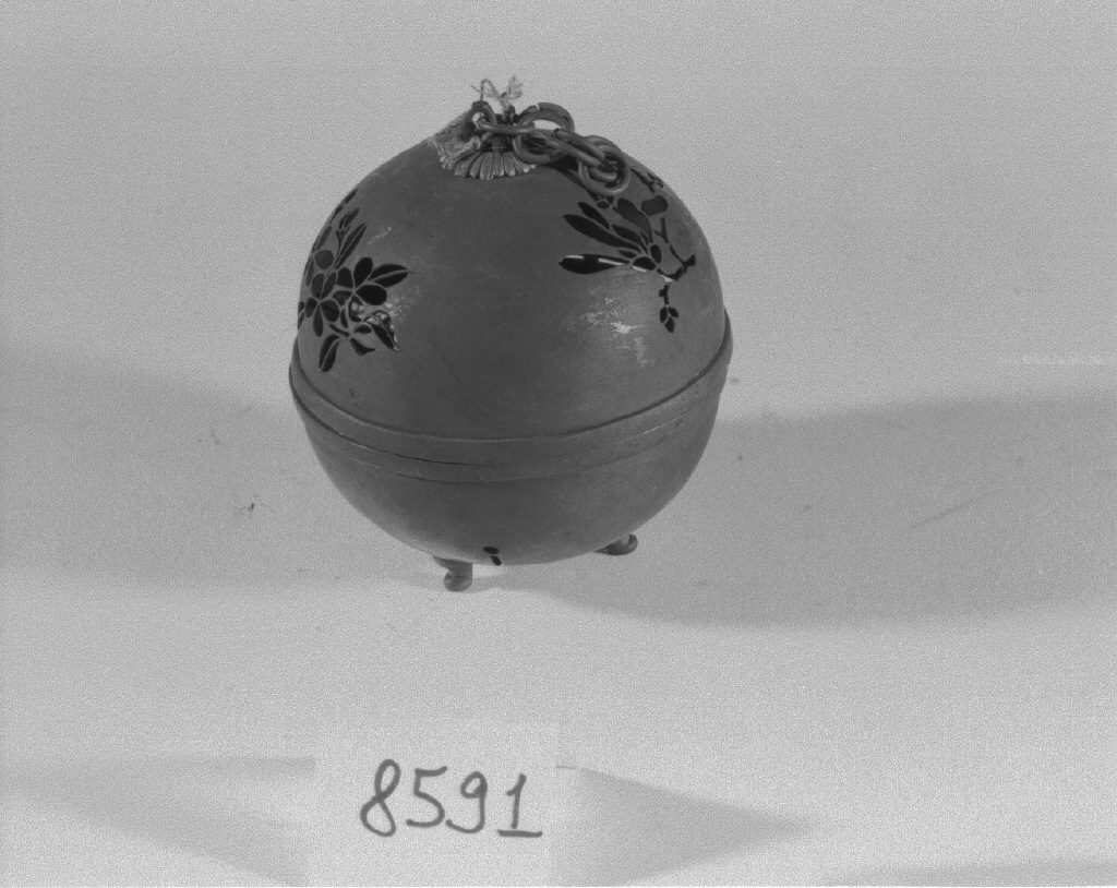 motivi decorativi floreali (scatola, opera isolata) - ambito giapponese (secc. XVII/ XIX)