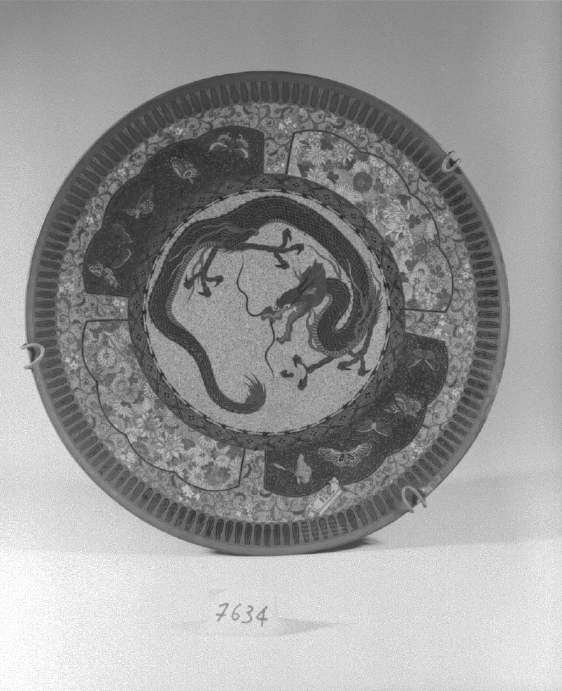 motivi decorativi (piatto, opera isolata) - ambito giapponese (secc. XVII/ XIX)