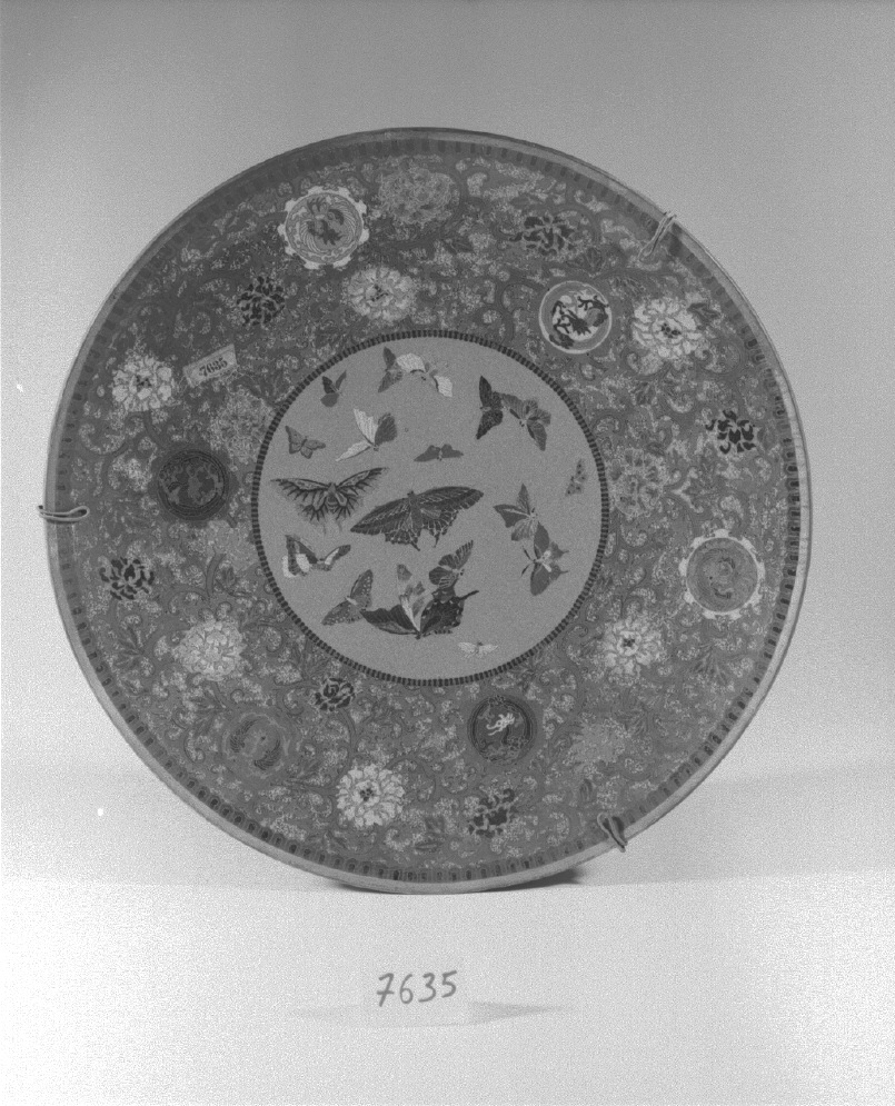 motivi decorativi vegetali e animali (piatto, opera isolata) - ambito giapponese (secc. XVII/ XIX)