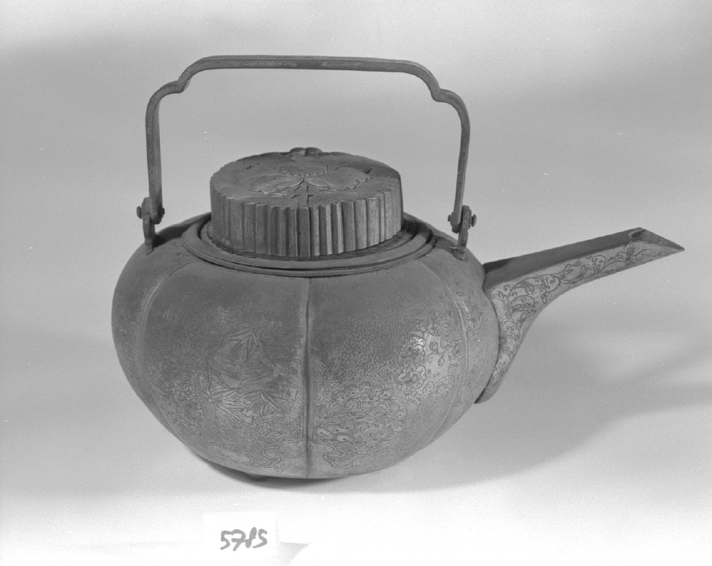 motivi decorativi floreali (bricco, opera isolata) - ambito giapponese (secc. XVII/ XIX)