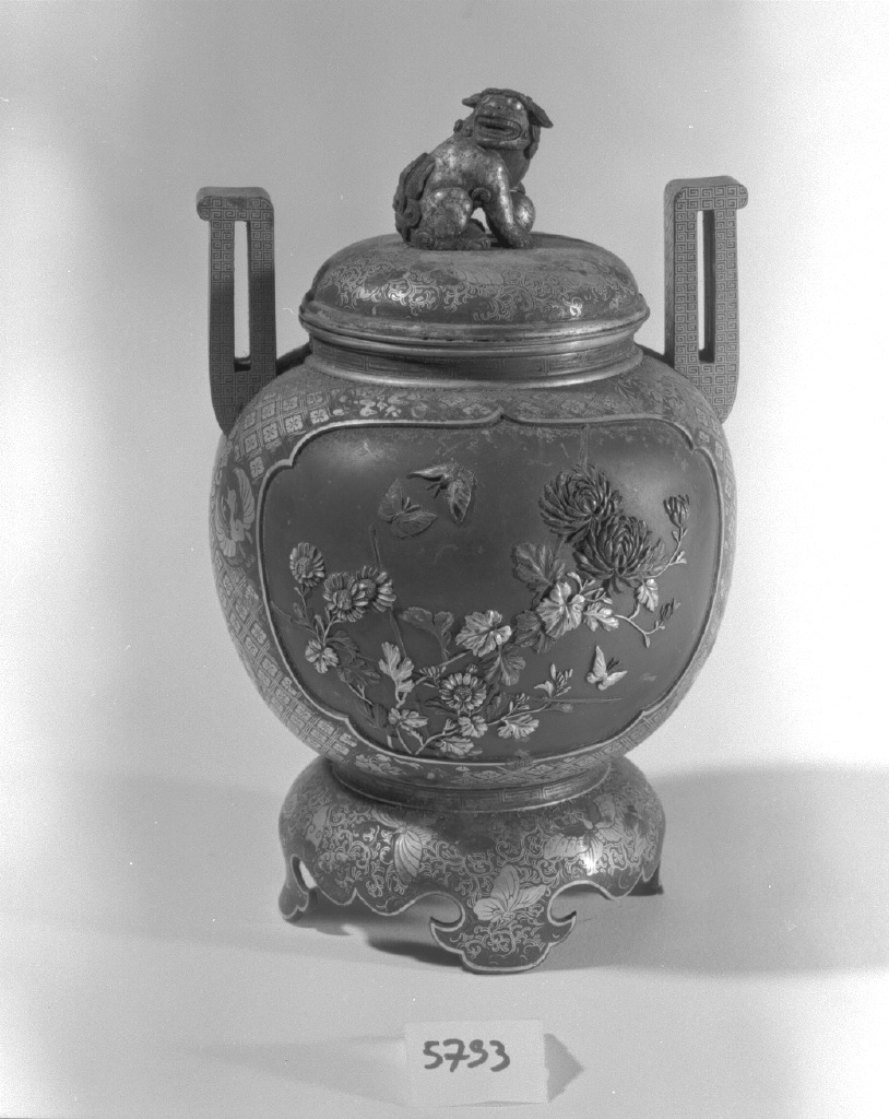 motivi decorativi vegetali e animali (vaso, opera isolata) - ambito giapponese (secc. XVII/ XIX)