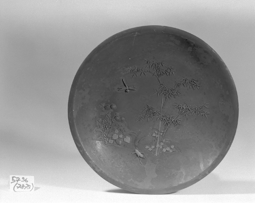 motivi decorativi vegetali e animali (piatto, opera isolata) - ambito giapponese (secc. XVII/ XIX)