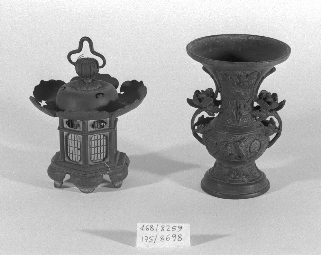 motivi decorativi vegetali (lanterna, opera isolata) - ambito giapponese (secc. XVII/ XIX)