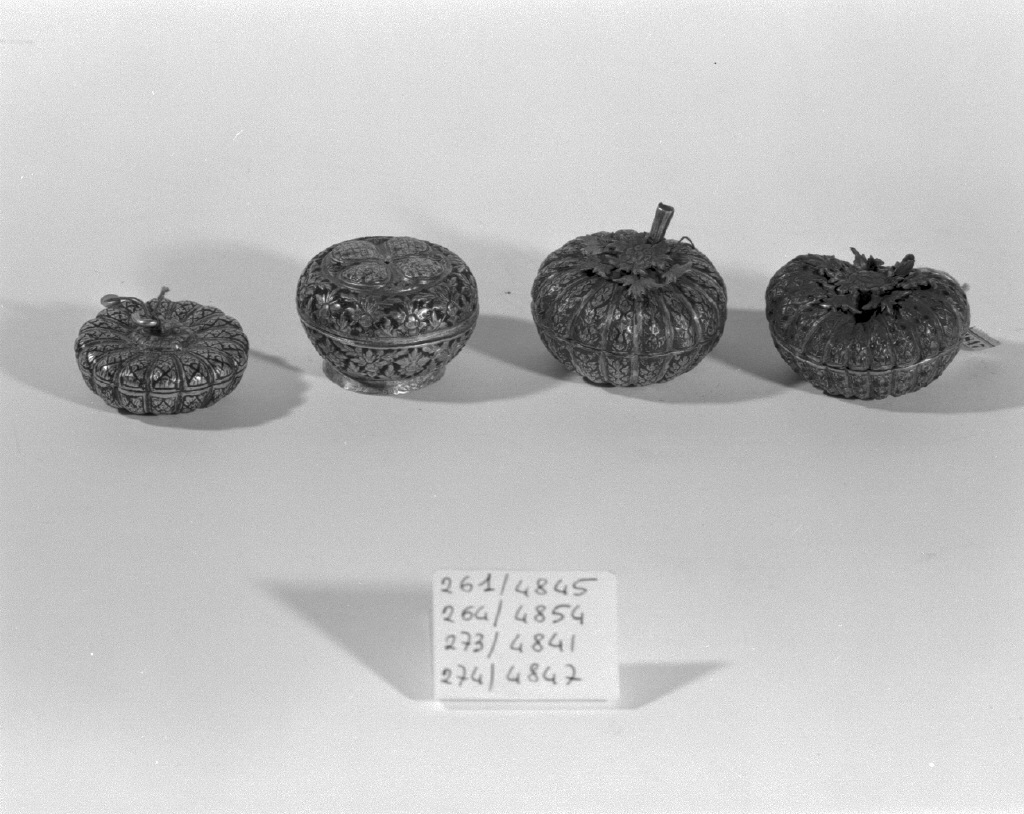 motivi decorativi vegetali (scatola, elemento d'insieme) - ambito Asia sud-orientale (sec. XIX)