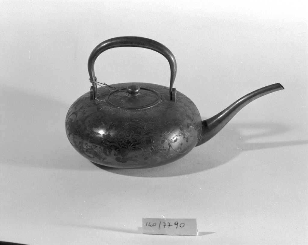 motivo decorativo floreale (teiera, opera isolata) - ambito giapponese (secc. XVII/ XIX)