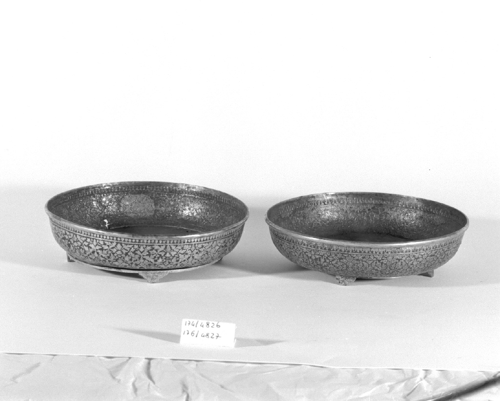 motivi decorativi geometrici e vegetali (alzata, pendant) - ambito Asia sud-orientale (sec. XIX)