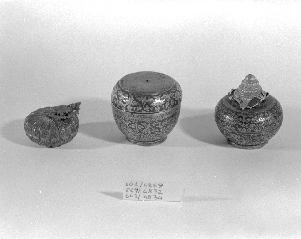 motivi decorativi geometrici e vegetali (scatola, opera isolata) - ambito Asia sud-orientale (sec. XIX)