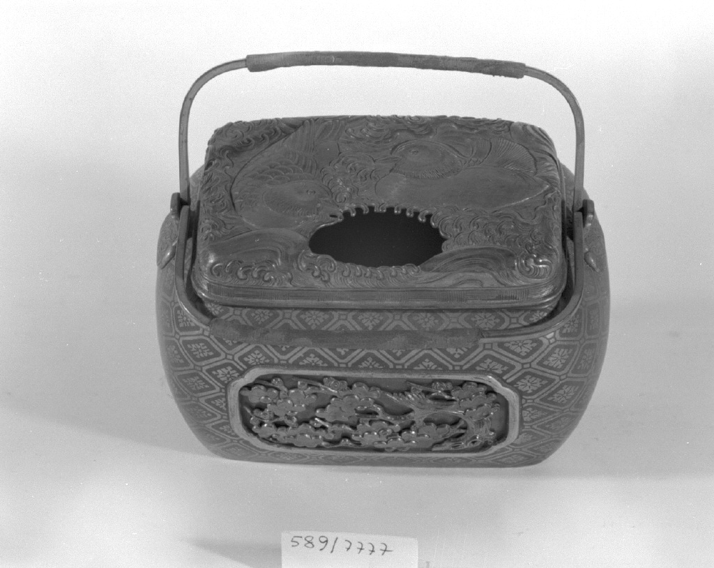 motivi decorativi geometrici e vegetali (braciere, opera isolata) - ambito giapponese (secc. XVII/ XIX)