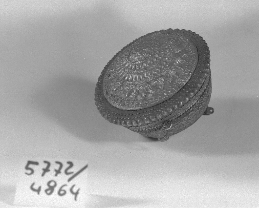 motivi decorativi vegetali (scatola, opera isolata) - ambito Asia sud-orientale (sec. XIX)