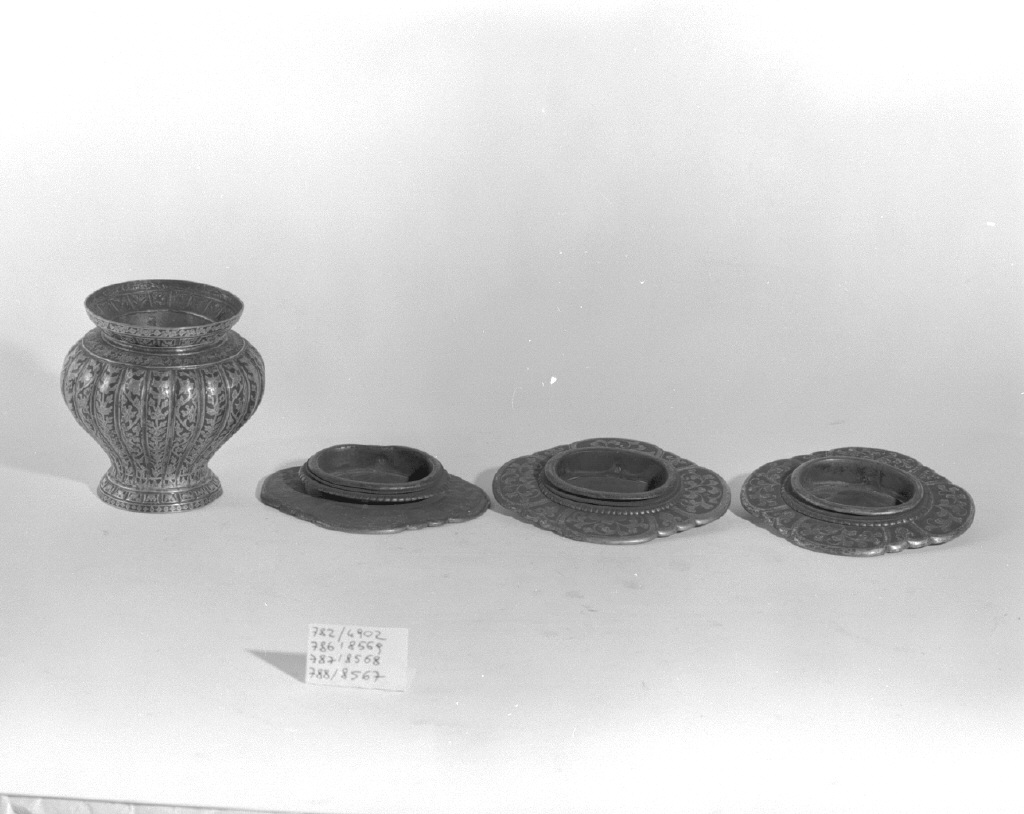 motivi decorativi floreali (decorazione, elemento d'insieme) - ambito giapponese (secc. XVII/ XIX)