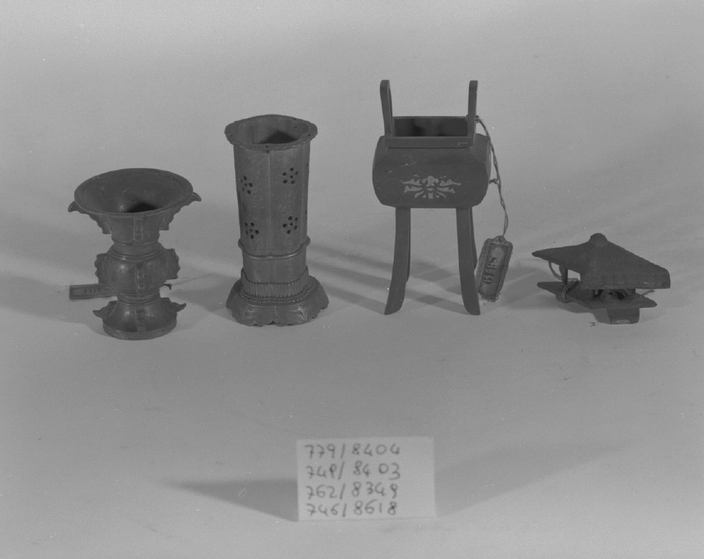 vasetto, opera isolata - ambito giapponese (secc. XVII/ XIX)