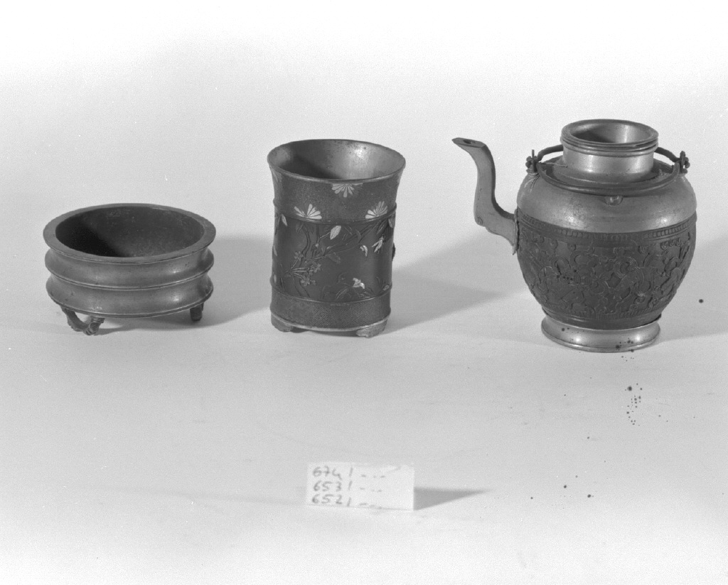 motivo decorativo floreale (teiera, opera isolata) - ambito giapponese (secc. XVII/ XIX)