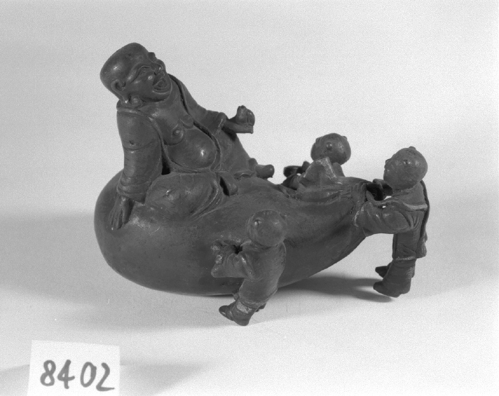 Hotei con tre bambini, divinità orientale (statuetta, opera isolata) - ambito giapponese (secc. XVII/ XIX)