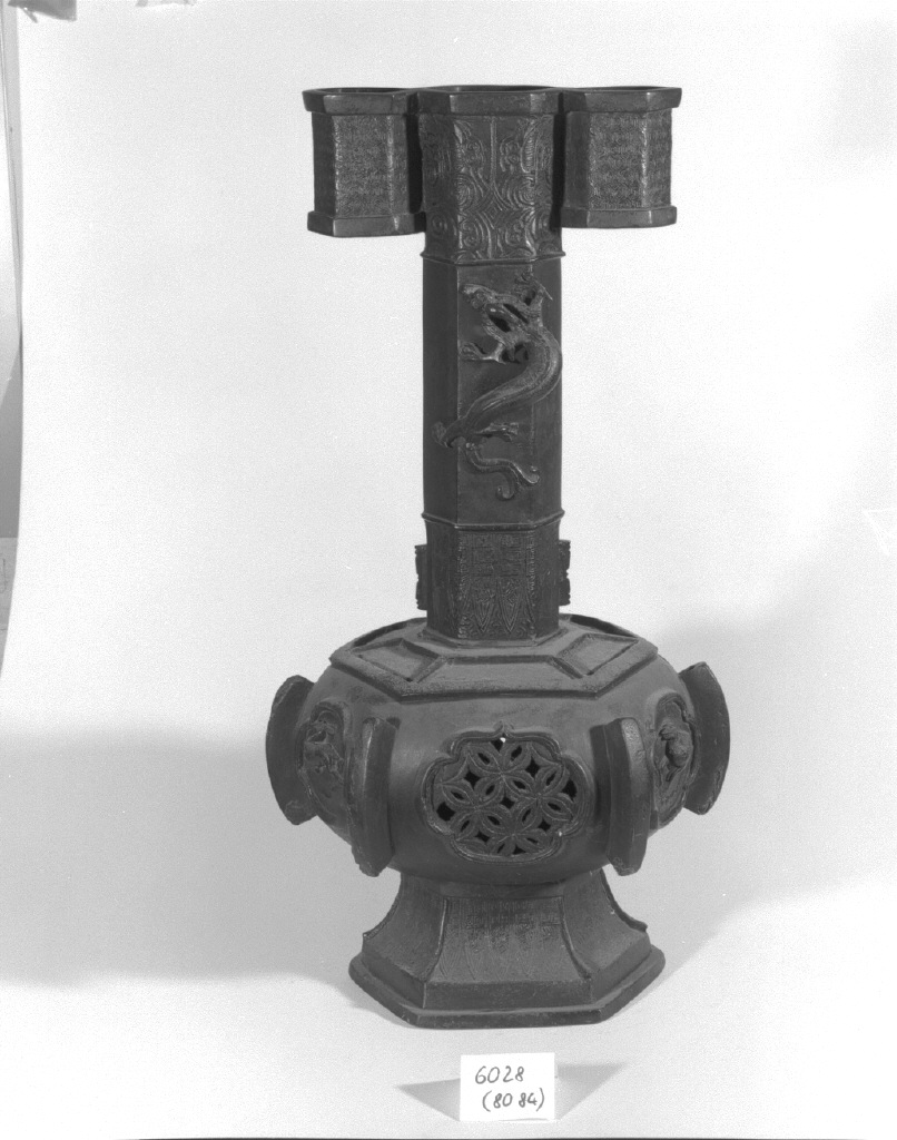 motivi decorativi vegetali e animali (vaso, opera isolata) - ambito giapponese (secc. XVII/ XIX)