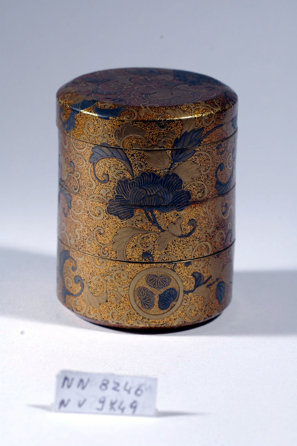 motivi decorativi floreali (scatola, opera isolata) - ambito giapponese (secc. XVII/ XIX)