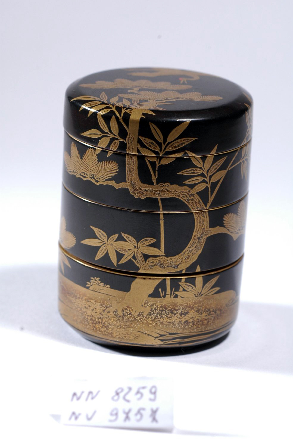 motivi decorativi floreali (scatola, opera isolata) - ambito giapponese (secc. XVII/ XIX)