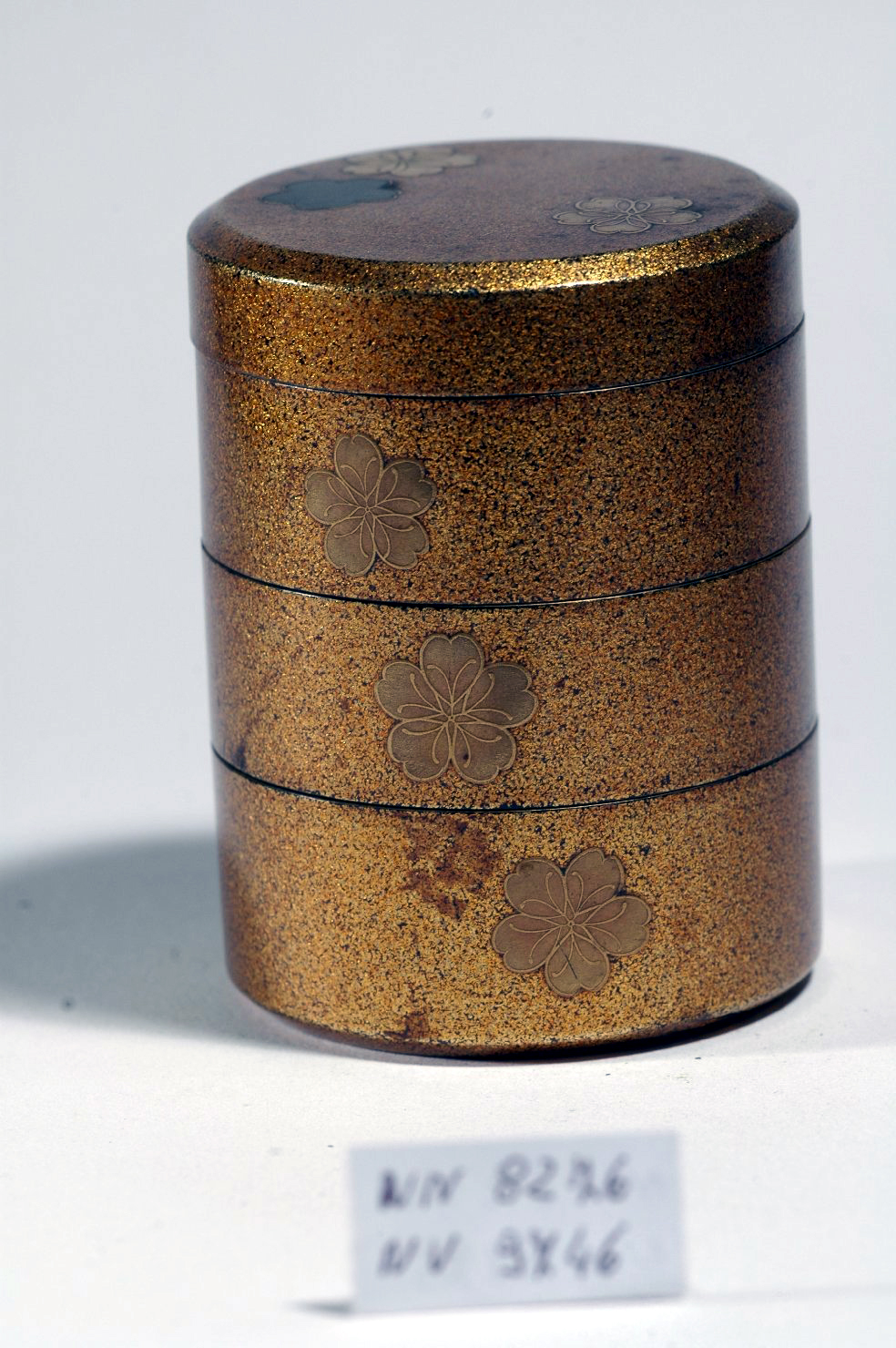 motivi decorativi floreali (scatola, opera isolata) - ambito giapponese (secc. XVII/ XIX)