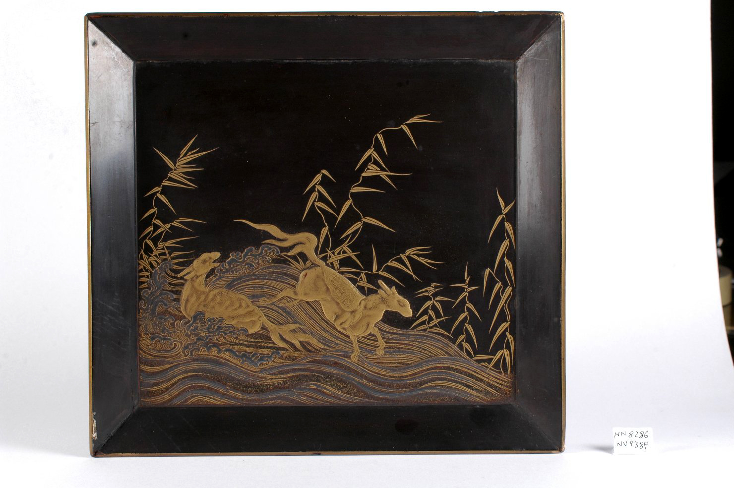 animali fantastici (vassoio, opera isolata) - ambito giapponese (secc. XVII/ XIX)