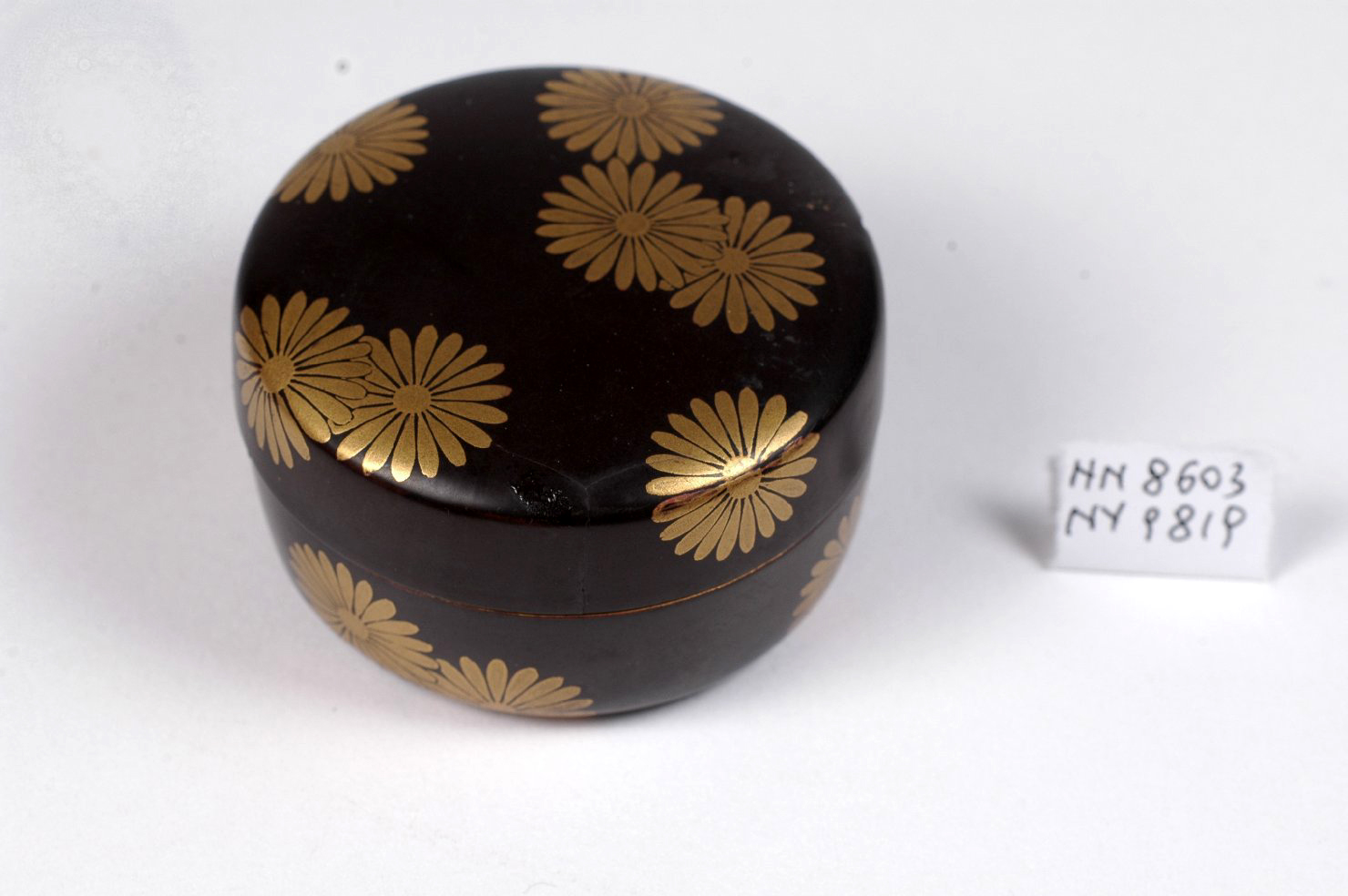 fiori (scatola, opera isolata) - ambito giapponese (secc. XVII/ XIX)