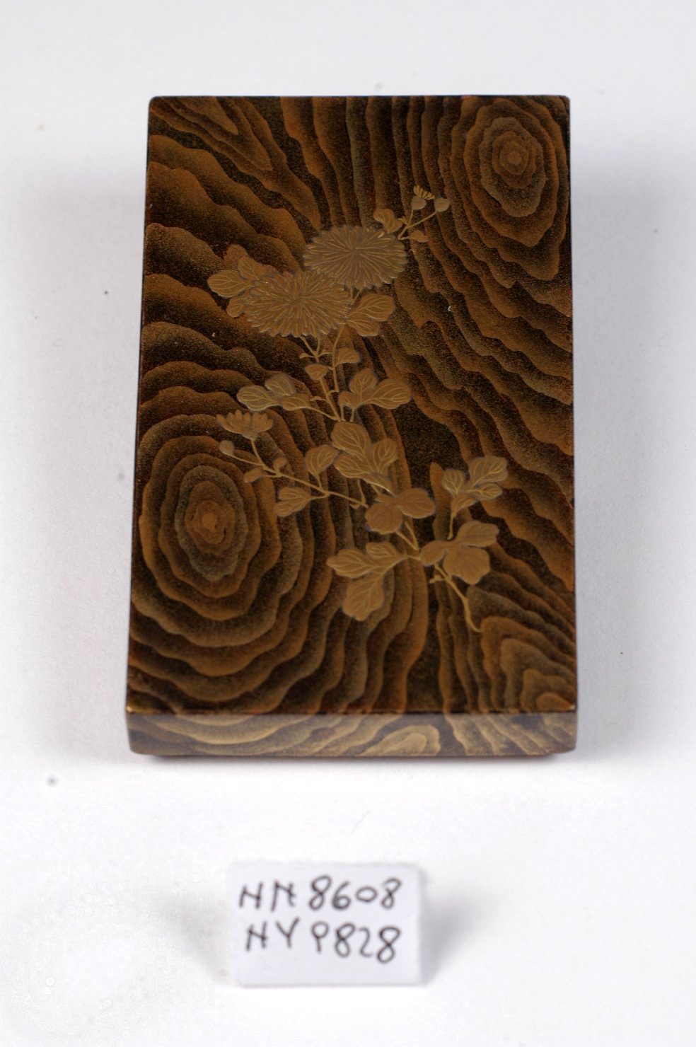 fiori (scatola, opera isolata) - ambito giapponese (secc. XVII/ XIX)