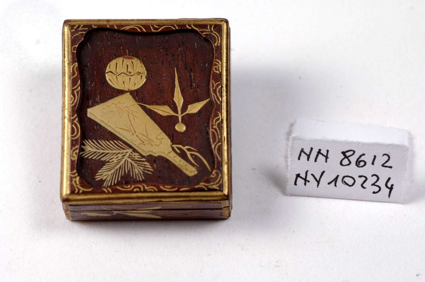 elementi decorativi (scatola, opera isolata) - ambito giapponese (secc. XVII/ XIX)