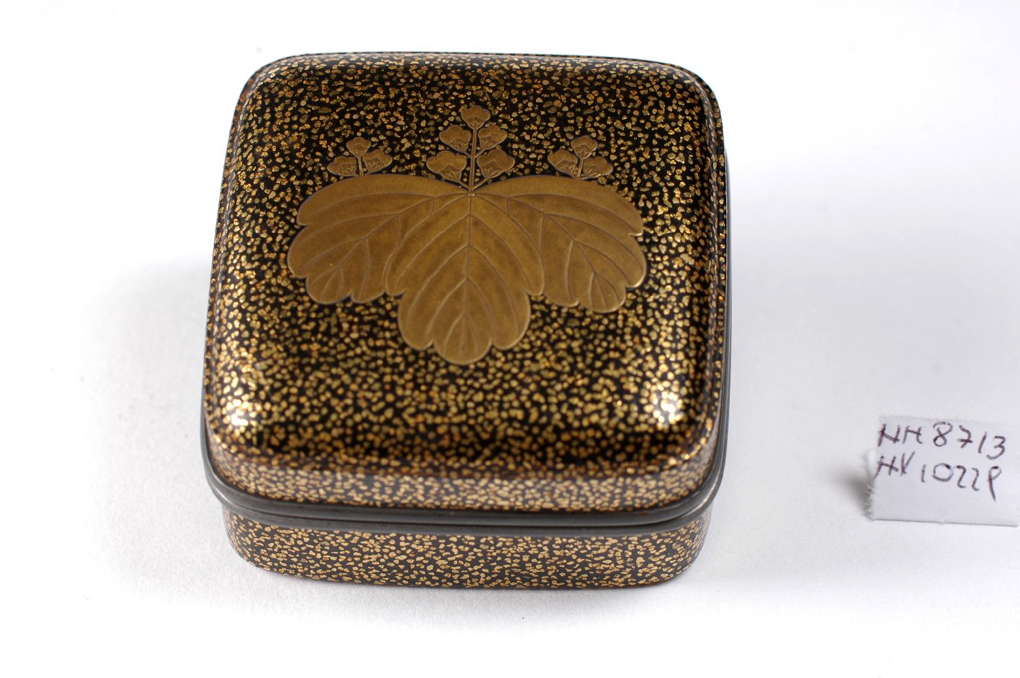 motivi decorativi vegetali (scatola, opera isolata) - ambito giapponese (secc. XVII/ XIX)