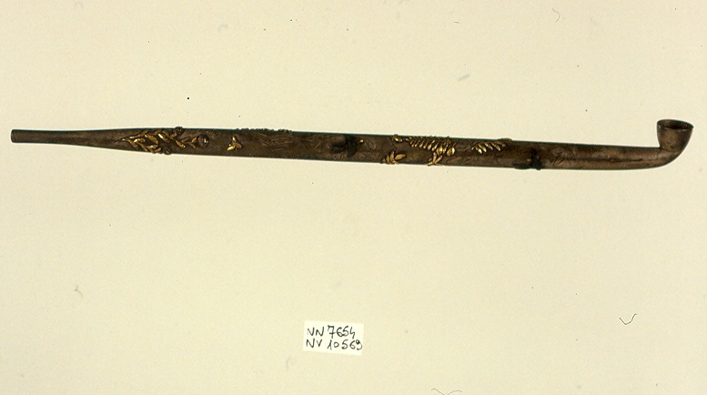 motivi decorativi vegetali con uccelli (pipa, opera isolata) - ambito giapponese (secc. XVII/ XIX)