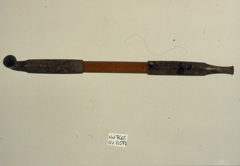 motivi decorativi (pipa, opera isolata) - ambito giapponese (secc. XVII/ XIX)