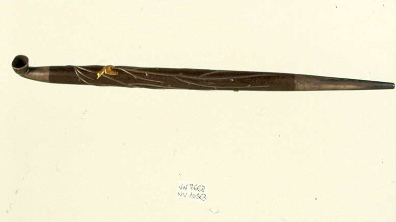 motivi decorativi vegetali (pipa, opera isolata) - ambito giapponese (secc. XVII/ XIX)