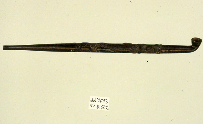 motivi decorativi vegetali con uccelli (pipa, opera isolata) - ambito giapponese (secc. XVII/ XIX)