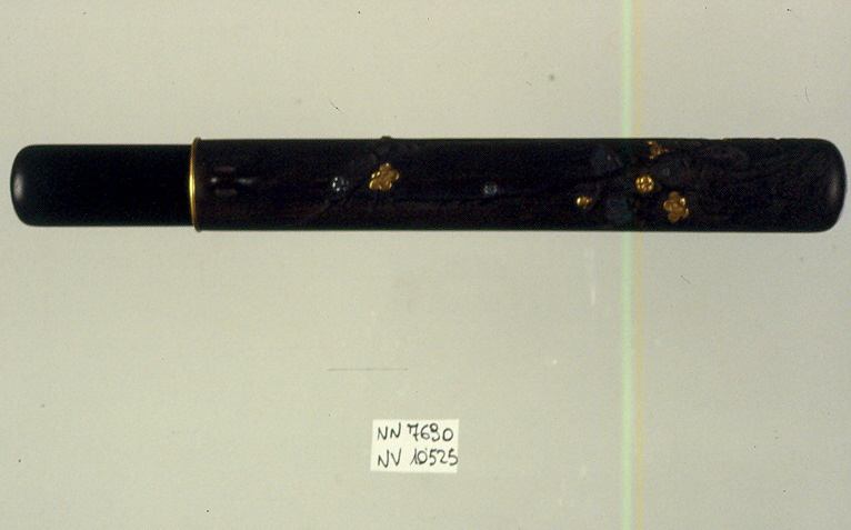 motivi decorativi vegetali (custodia di pipa, opera isolata) - ambito giapponese (secc. XVII/ XIX)