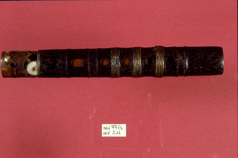 motivi decorativi (custodia di pipa, opera isolata) - ambito giapponese (secc. XVII/ XIX)