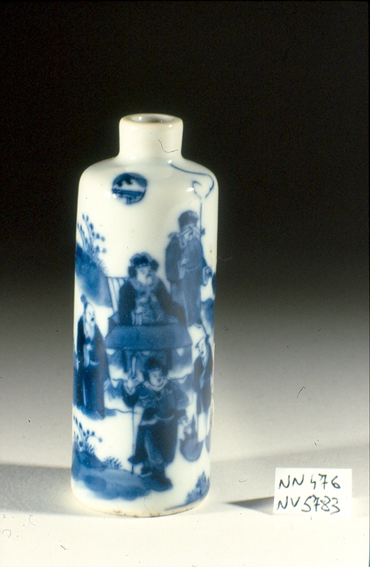 Personaggi e scene da cicli letterari (flacone, opera isolata) - ambito cinese (seconda metà sec. XVIII)