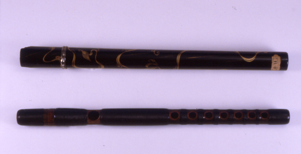 motivo decorativo a volute (flauto traverso) - ambito giapponese (secc. XVII/ XIX)