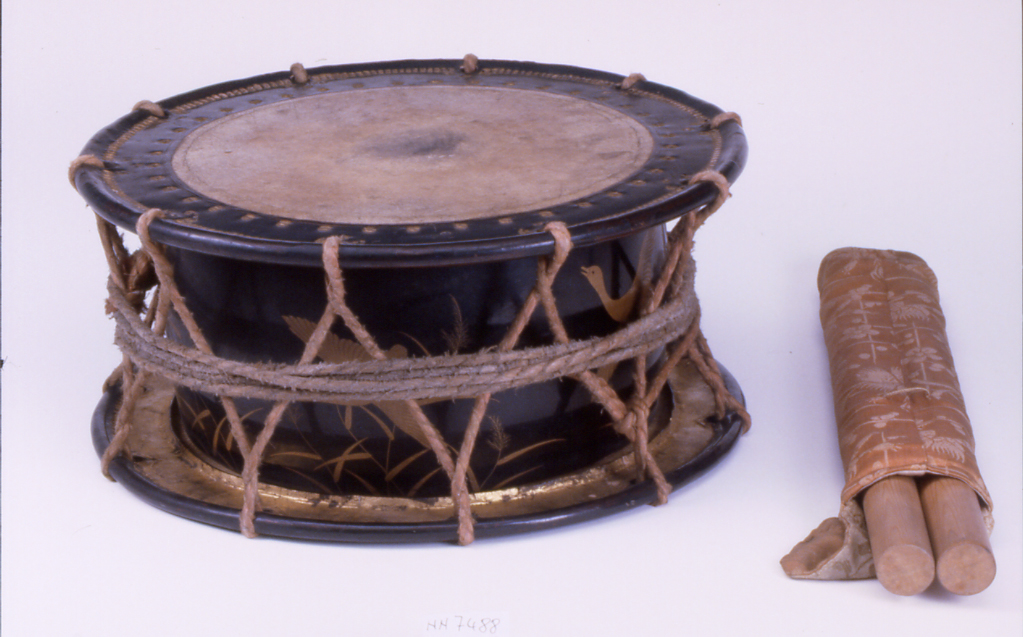 motivi decorativi vegetali con uccelli (tamburo, opera isolata) - ambito giapponese (secc. XVII/ XIX)