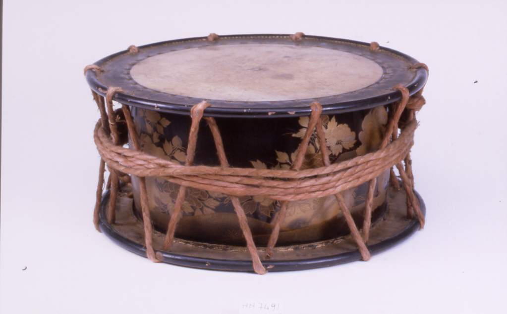 motivi decorativi (tamburo, opera isolata) - ambito giapponese (secc. XVII/ XIX)